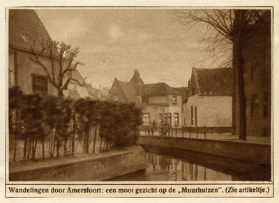350598 Gezicht op de singel en huizen aan de Muurhuizen (?) te Amersfoort.